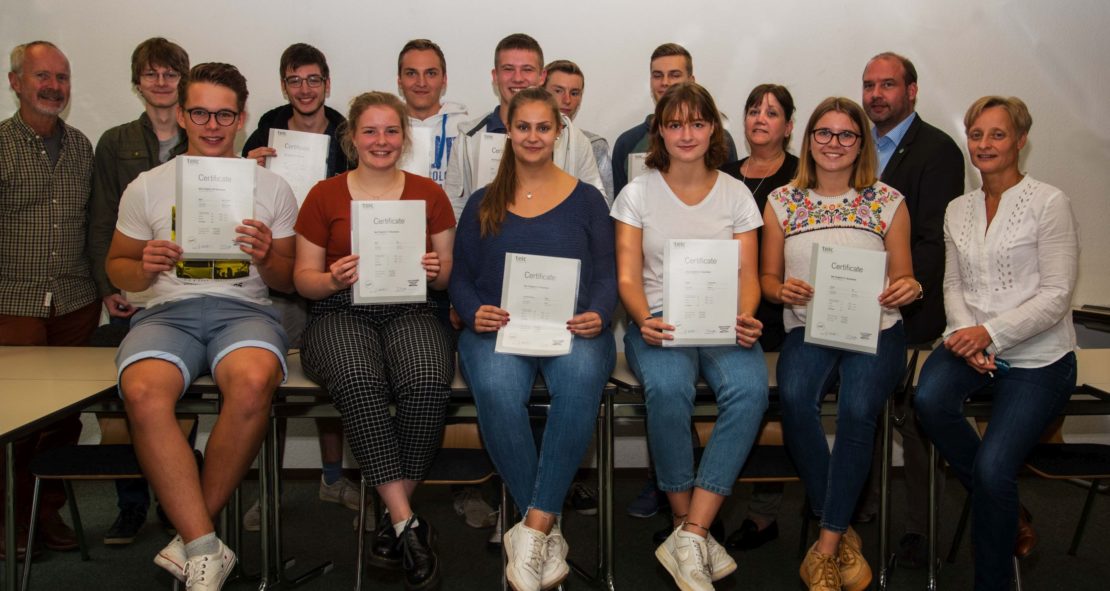 Zwölf Zertifikate „Business English“ für Schüler des Gymnasiums Petrinum