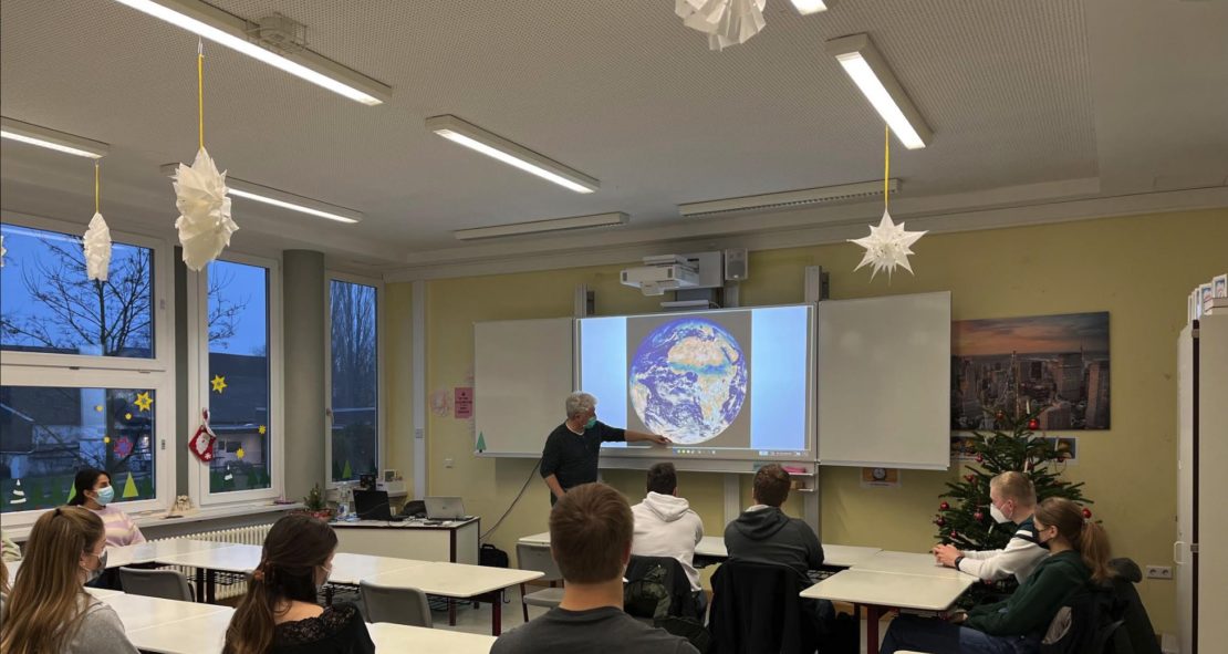Klimaexpedition ins Klassenzimmer des Gymnasium Petrinum geholt