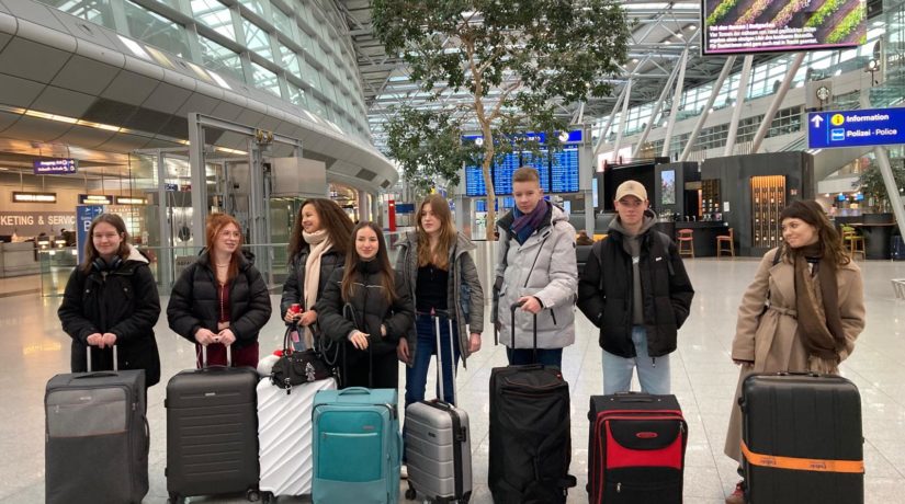 Doppelte Begegnung in Crawley
