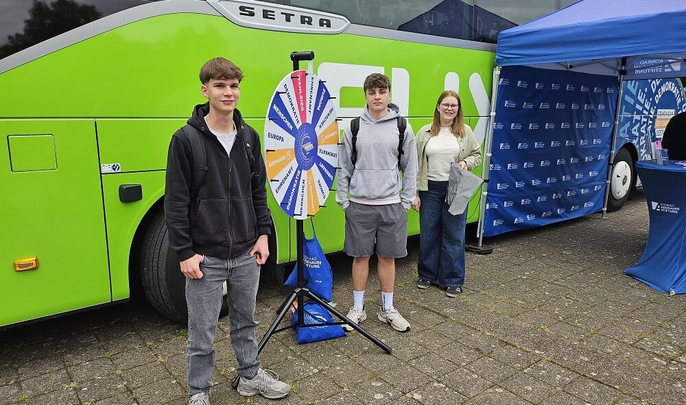 Demokratie-Bus